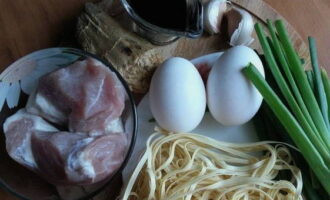 Súp ramen Nhật Bản rất dễ chế biến tại nhà. Chúng tôi sẽ chuẩn bị các sản phẩm cần thiết theo danh sách.