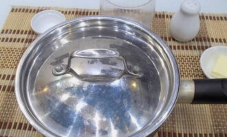 Đậy nắp chế phẩm và để nó ủ trong 5 phút.