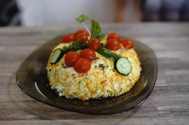 สลัด Obzhorka กับไก่
