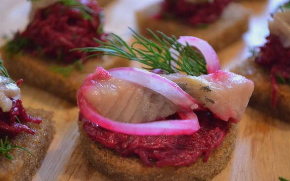 Bánh mì kẹp cá trích - 10 công thức nấu ăn đơn giản