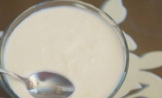 Mör yoghurt gjord av mjölk hemma är klar. Du kan försöka!