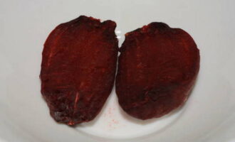 Củ cải nướng bằng lò vi sóng đã sẵn sàng. Hãy sử dụng sản phẩm trong các bước chuẩn bị tiếp theo!