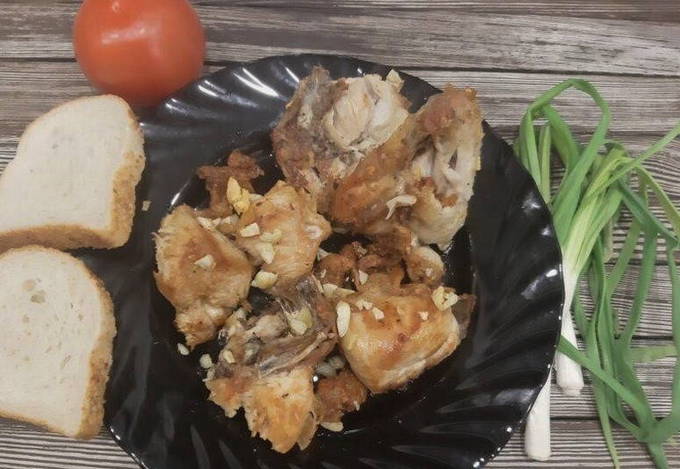 ไก่ทอดกรอบทองในกระทะ