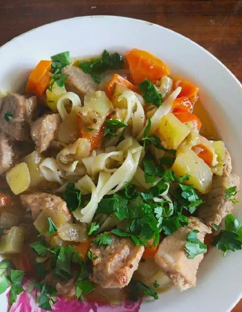 Lagman trên ngọn lửa trong vạc