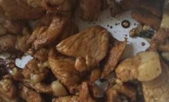 Chiên thịt trong khoảng hai phút.