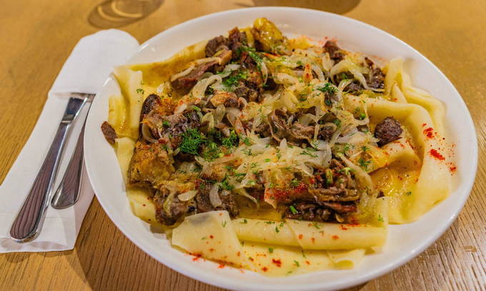 Varkensvlees beshbarmak
