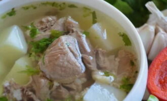 เสิร์ฟเนื้อแกะที่ปรุงสุกในกระทะที่ร้อนเท่านั้น อร่อย!
