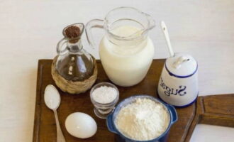Înainte de a începe gătitul, măsurați cantitatea necesară de ingrediente uscate și lichide folosind o cântare de grame de bucătărie. Înainte de a începe gătitul, măsurați cantitatea necesară de ingrediente uscate și lichide folosind o cântare de grame de bucătărie.