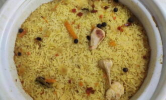 Tapeu el recipient amb una tapa i poseu-lo al forn durant mitja hora (180 graus).