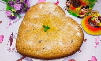 Bánh nhanh cho trà đã sẵn sàng! Trang trí với đường bột và thưởng thức!