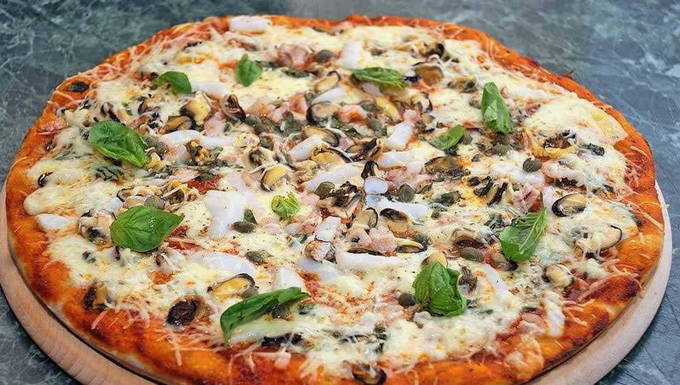 Pizza cu fructe de mare
