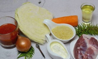 Els rotllets de col farcits són molt fàcils de preparar al forn. Preparem productes per a rotllos de col mandrosos segons la llista.
