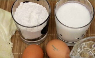 พายเยลลี่ Kefir เตรียมได้อย่างรวดเร็วและง่ายดาย ก่อนเริ่มปรุงอาหาร ให้ตวงส่วนผสมแห้งตามจำนวนที่ต้องการโดยใช้สเกลกรัมในครัว