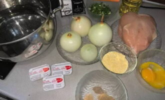 Chikhirtma de pui georgian poate fi preparată cu ușurință acasă. Aprovizionați cu ingrediente pentru o supă bogată.