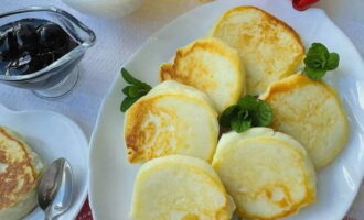 Presentera med dina favoritpålägg eller gräddfil.