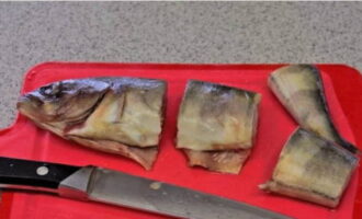 Skär slaktkroppen i portionsbitar.