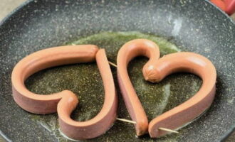 We leggen de voorbereidingen neer en bakken tot er een smakelijke korst ontstaat.