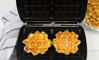 Închideți capacul și așteptați aproximativ 90 de secunde, apoi deschideți-l și verificați dacă nu este maroniu. Timpul de tratament termic depinde de puterea echipamentului dumneavoastră.