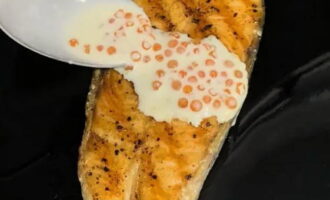 Toppa med läcker sås.