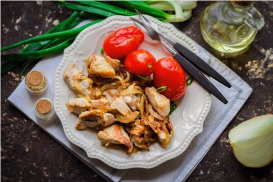 Carne de porc prăjită într-o tigaie
