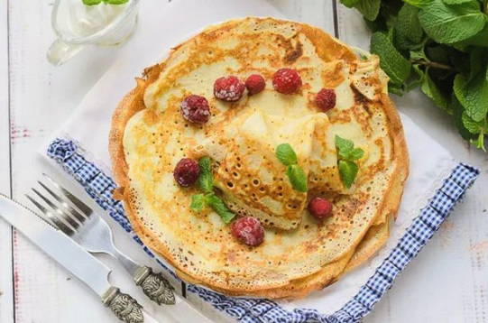Mga pancake na may gatas na walang lebadura
