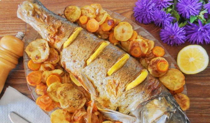 Cá chép bạc trong lò