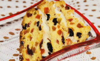 Verplaats de stol na het rijpen naar een warme plaats, ik haal hem er 's avonds uit. Verwijder 's ochtends alle verpakking en snijd in stukjes. Nodig uw familie en vrienden uit om te genieten van uw favoriete aromatische gebakjes. Genieten!