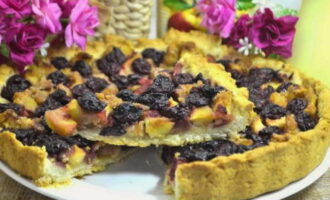 Múc bánh Lenten nướng với táo vào đĩa, để nguội một chút rồi thưởng thức. Chúc ngon miệng!