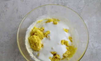 En voeg kefir toe.