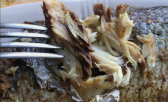 Inilagay namin ang pagkain sa isang plato at sinimulan ang pagkain. Bon appetit! 