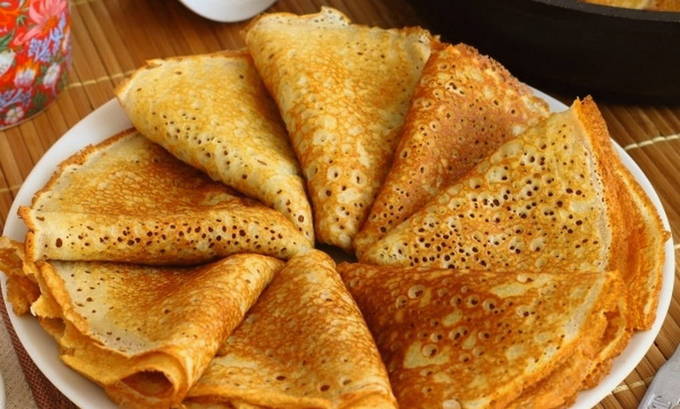 Bánh kếp với sữa và kefir