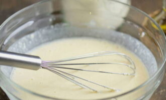 Bago i-bake, iwanan ang kuwarta upang magpahinga ng isa pang 15 minuto.