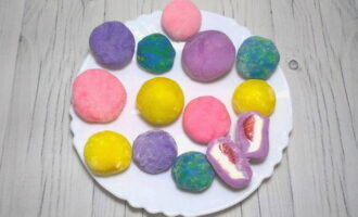 Món tráng miệng mochi đã hoàn thành có thể được nếm thử ngay lập tức. Và thời hạn sử dụng của nó không quá 3 ngày trong tủ lạnh. Chúc ngon miệng! 