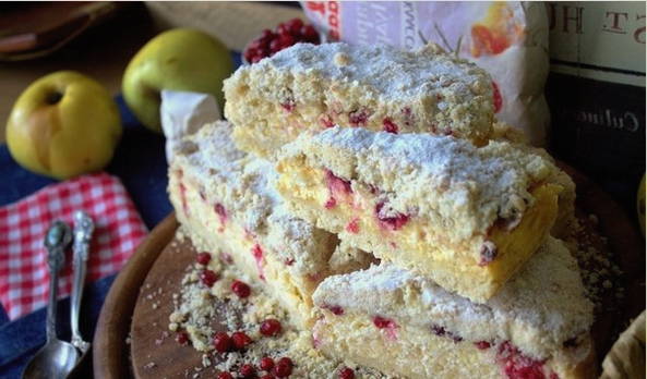 Bánh sữa đông với vụn bánh mì ngắn