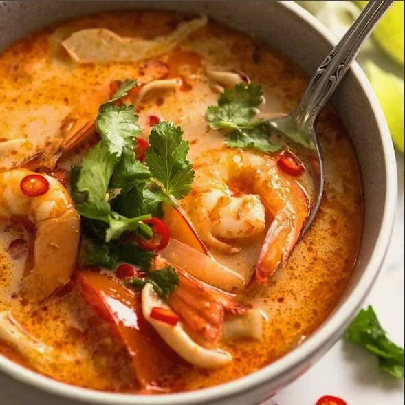 Tom yam na may hipon sa bahay