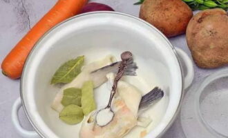 เกลือและเพิ่มใบกระวาน