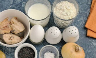 Fes una ullada a la llista d'ingredients i mesura tots els ingredients que necessites per fer un pastís de peix esponjós.