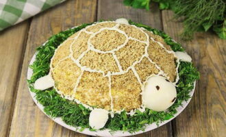 Salad rùa với thịt gà, quả óc chó và táo đã sẵn sàng!