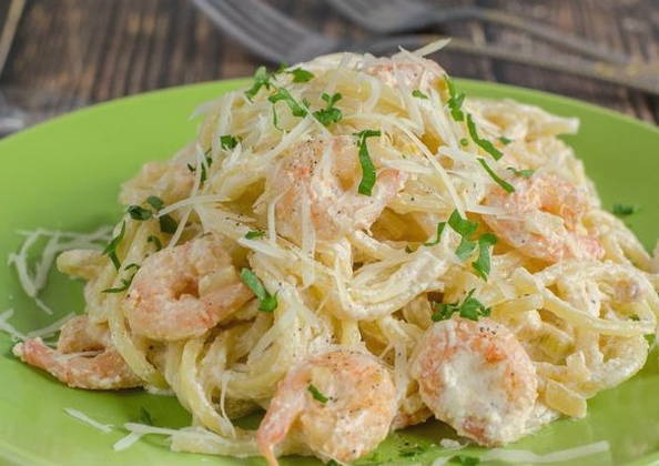 Espaguetis amb salsa cremosa