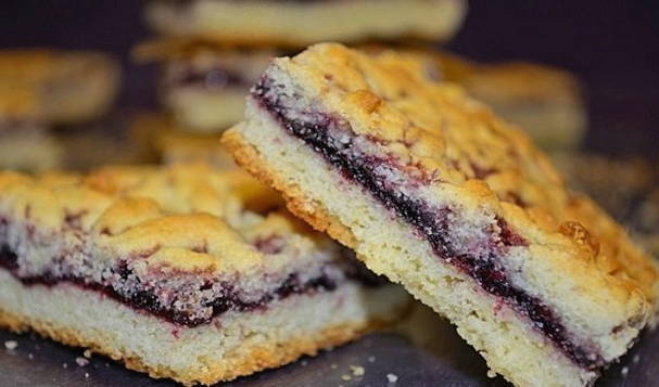 Classic Viennese cookies na may jam