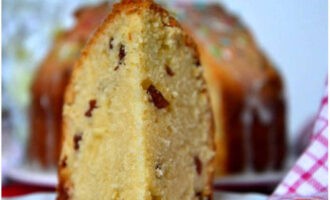 Ang cake ng Pasko ng Pagkabuhay na walang lebadura sa oven ay handa na. Ihain at magsaya! Ang cake ng Pasko ng Pagkabuhay na walang lebadura sa oven ay handa na. Ihain at magsaya!