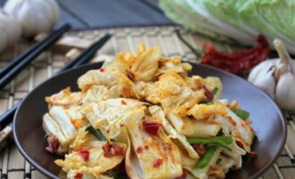 Nhân tiện, món khai vị thơm ngon như vậy sẽ phù hợp với bất kỳ món ăn nóng nào gồm thịt, gà hoặc hải sản. Chúc ngon miệng!