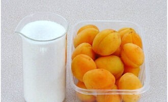 Per preparar albercocs en el seu propi suc per a l'hivern, prepararem els productes necessaris de la llista. Per preparar albercocs en el seu propi suc per a l'hivern, prepararem els productes necessaris de la llista.