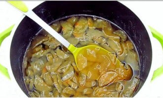 I repeteix la cocció de deu minuts per darrera vegada.
