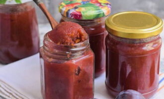 Folosim dulceata ca deliciu pentru ceai. Poftă bună!