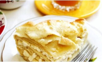 Đặt bán thành phẩm vào lò nướng trong 20-25 phút, để nguội một chút và sau khi cắt thì thưởng thức. Chúc ngon miệng! 