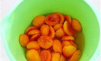 Deixeu la preparació tota la nit per alliberar abundant suc. Deixeu la preparació tota la nit per alliberar abundant suc.