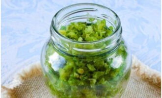 Chúng tôi chuyển phôi vào lọ vô trùng, đóng nắp và cho vào tủ lạnh. Sản phẩm này có thể được lưu trữ trong vài tháng. Bạn cũng có thể sử dụng hầm lạnh để bảo quản.