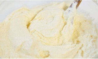 Bateu els ingredients fins a obtenir una consistència llisa i homogènia. Bateu els ingredients fins a obtenir una consistència llisa i homogènia.