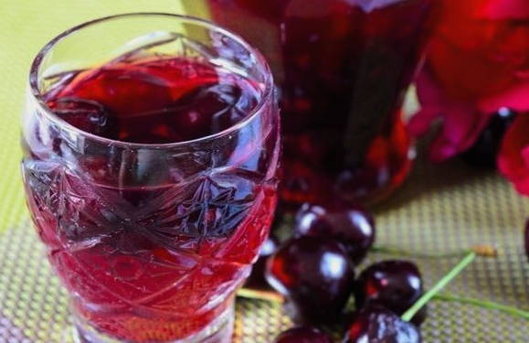 Cherries para sa taglamig - 8 pinakamahusay na mga recipe ng paghahanda